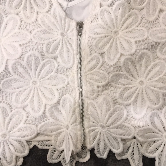 Phanuel Flower Knit Crop Top (White) - Picture 5 of 6